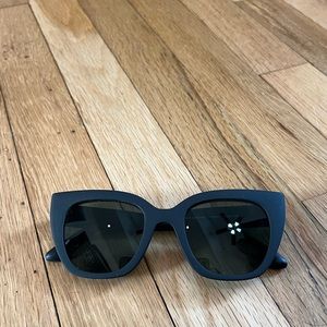 Toms matte black, cat eye sunglasses.